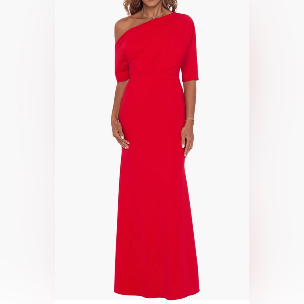 Nordstrom gown only worn once. Red size 6. Super comfortable yet classy. Lined.